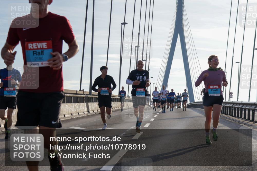 03.10.2026 - Köhlbrandbrückenlauf Yannick Fuchs http://msf.ph/oto/10778919 03.10.2026 09:23:54 Position 1 1396, 2150, 2211 meine-sportfotos.de