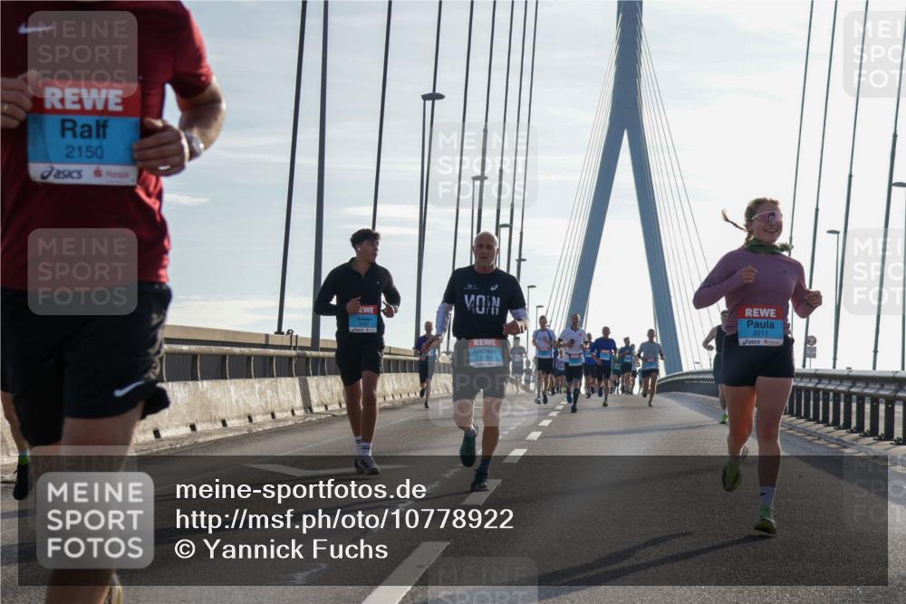 03.10.2026 - Köhlbrandbrückenlauf Yannick Fuchs http://msf.ph/oto/10778922 03.10.2026 09:23:54 Position 1 2150, 3747, 2189, 2211 meine-sportfotos.de