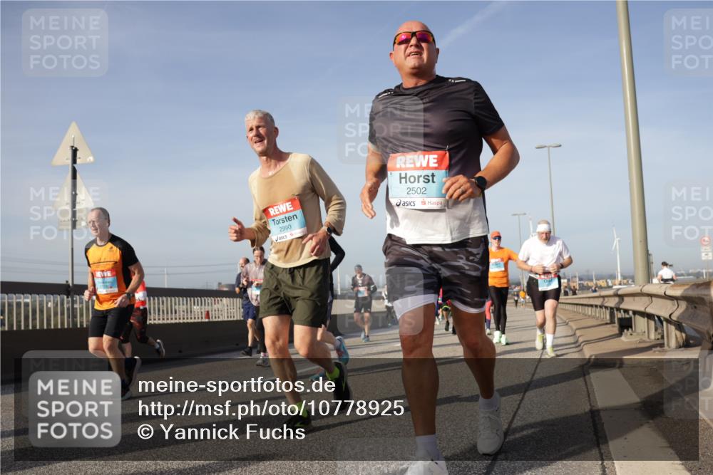 03.10.2026 - Köhlbrandbrückenlauf Yannick Fuchs http://msf.ph/oto/10778925 03.10.2026 09:46:04 Position 2 2990, 2502 meine-sportfotos.de