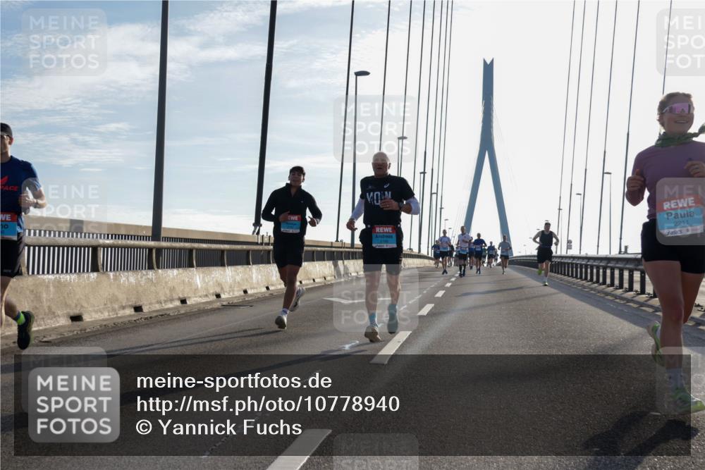 03.10.2026 - Köhlbrandbrückenlauf Yannick Fuchs http://msf.ph/oto/10778940 03.10.2026 09:23:56 Position 1 96, 2189, 2211 meine-sportfotos.de
