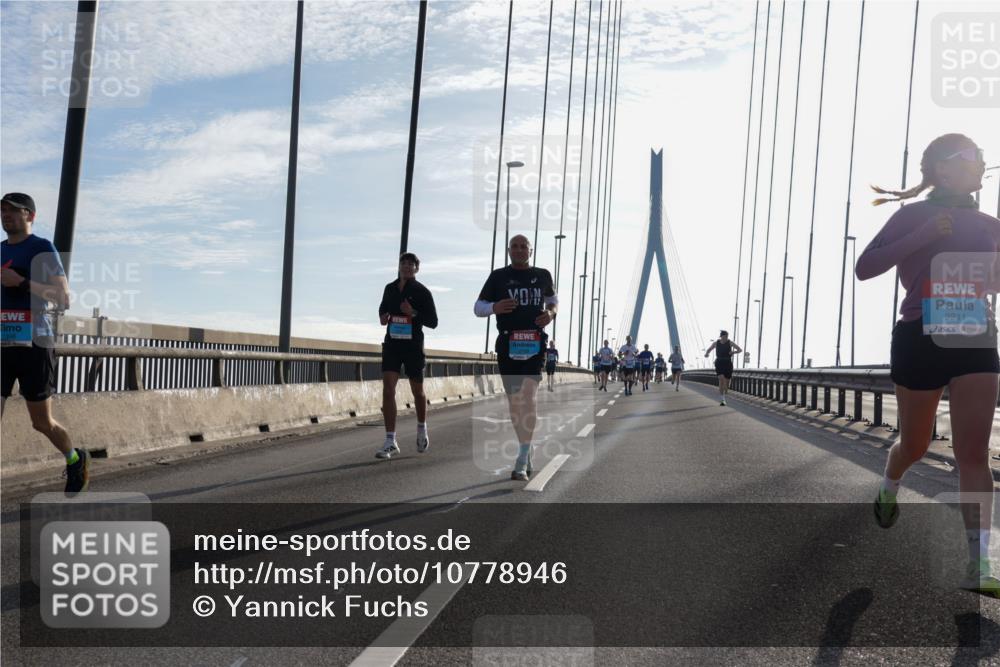 03.10.2026 - Köhlbrandbrückenlauf Yannick Fuchs http://msf.ph/oto/10778946 03.10.2026 09:23:56 Position 1 1396, 2189, 2211 meine-sportfotos.de