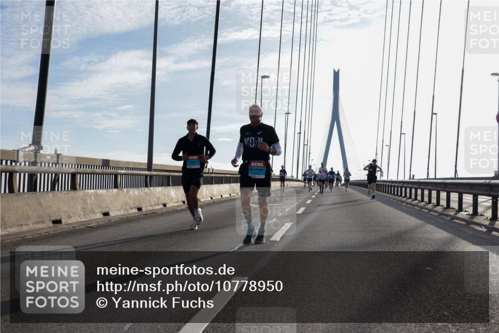 03.10.2026 - Köhlbrandbrückenlauf Yannick Fuchs http://msf.ph/oto/10778950 03.10.2026 09:23:56 Position 1 2189 meine-sportfotos.de