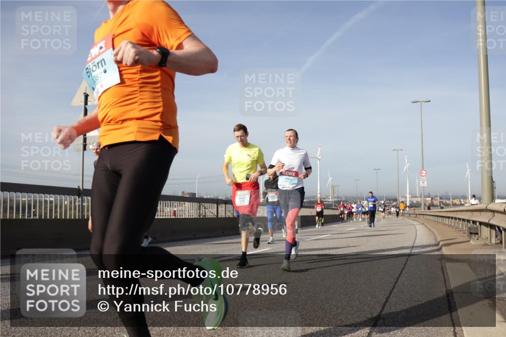 03.10.2026 - Köhlbrandbrückenlauf Yannick Fuchs http://msf.ph/oto/10778956 03.10.2026 09:46:07 Position 2  meine-sportfotos.de