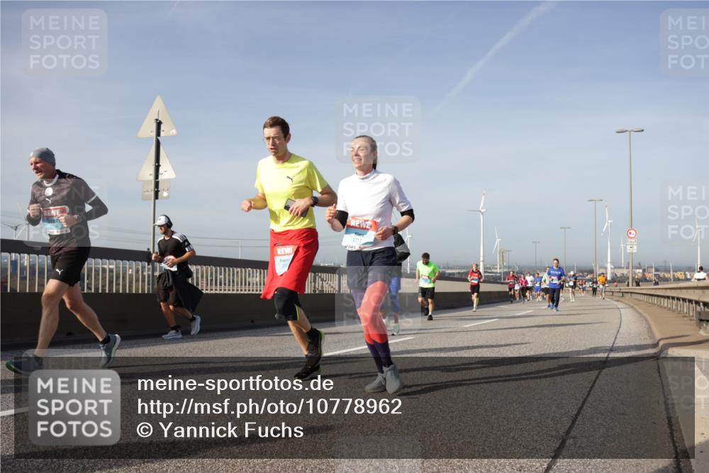 03.10.2026 - Köhlbrandbrückenlauf Yannick Fuchs http://msf.ph/oto/10778962 03.10.2026 09:46:08 Position 2 3717 meine-sportfotos.de