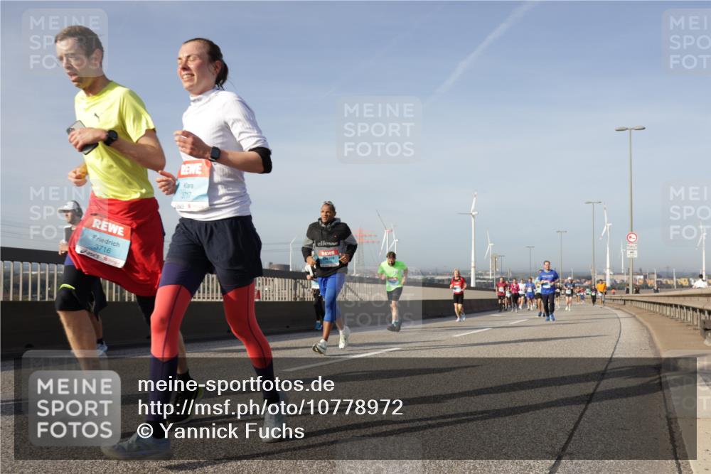 03.10.2026 - Köhlbrandbrückenlauf Yannick Fuchs http://msf.ph/oto/10778972 03.10.2026 09:46:08 Position 2 3716, 3717 meine-sportfotos.de