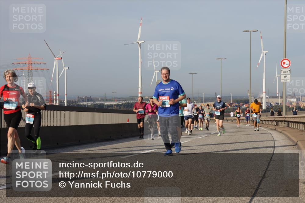 03.10.2026 - Köhlbrandbrückenlauf Yannick Fuchs http://msf.ph/oto/10779000 03.10.2026 09:46:12 Position 2 1500 meine-sportfotos.de