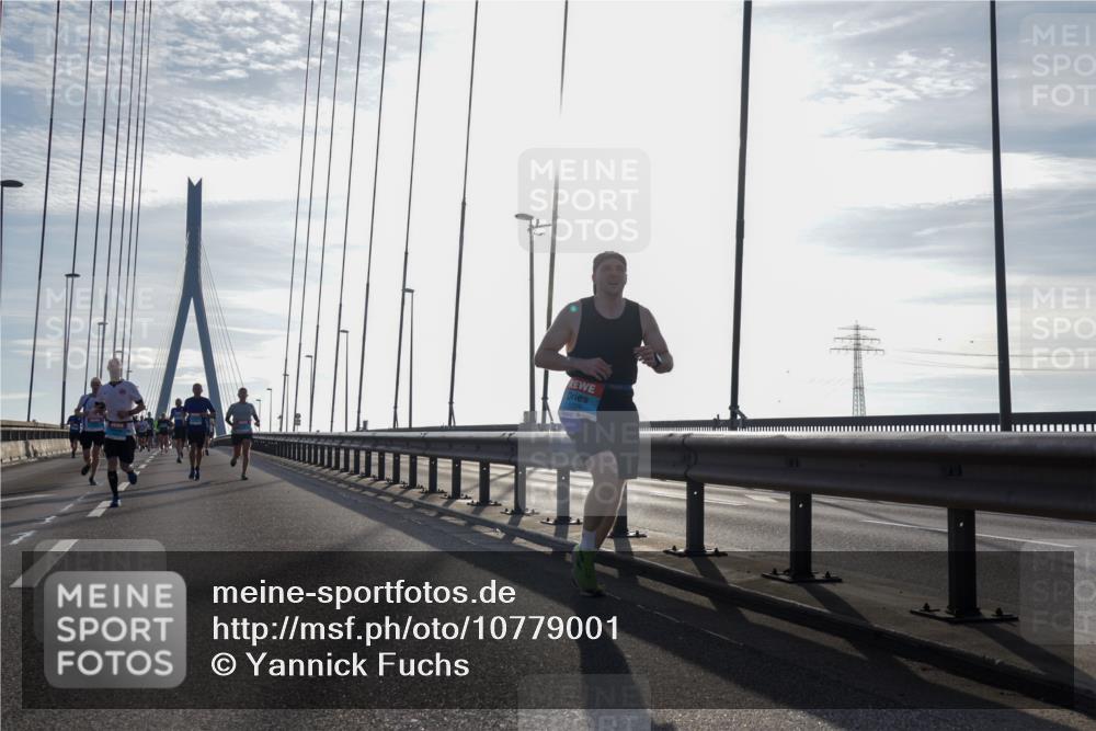 03.10.2026 - Köhlbrandbrückenlauf Yannick Fuchs http://msf.ph/oto/10779001 03.10.2026 09:24:01 Position 1  meine-sportfotos.de