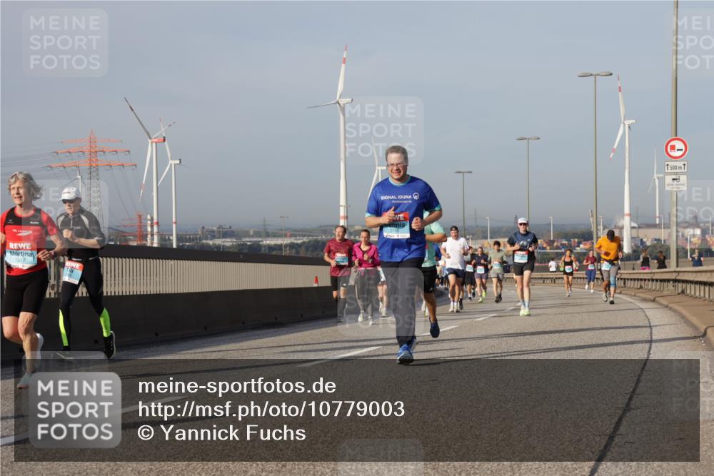 03.10.2026 - Köhlbrandbrückenlauf Yannick Fuchs http://msf.ph/oto/10779003 03.10.2026 09:46:12 Position 2 1510, 2749, 1500 meine-sportfotos.de