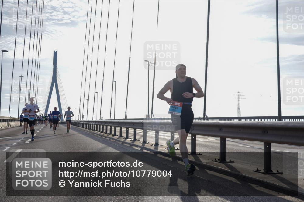 03.10.2026 - Köhlbrandbrückenlauf Yannick Fuchs http://msf.ph/oto/10779004 03.10.2026 09:24:01 Position 1 1253 meine-sportfotos.de