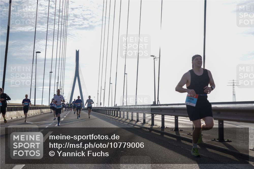03.10.2026 - Köhlbrandbrückenlauf Yannick Fuchs http://msf.ph/oto/10779006 03.10.2026 09:24:01 Position 1 1253 meine-sportfotos.de