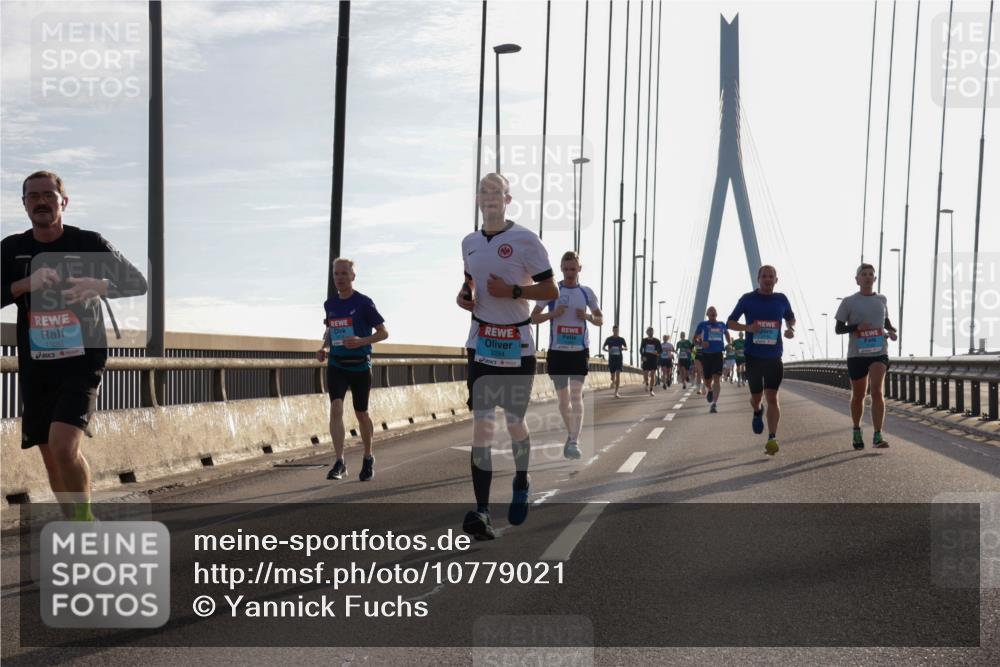 03.10.2026 - Köhlbrandbrückenlauf Yannick Fuchs http://msf.ph/oto/10779021 03.10.2026 09:24:03 Position 1 1320, 2294 meine-sportfotos.de
