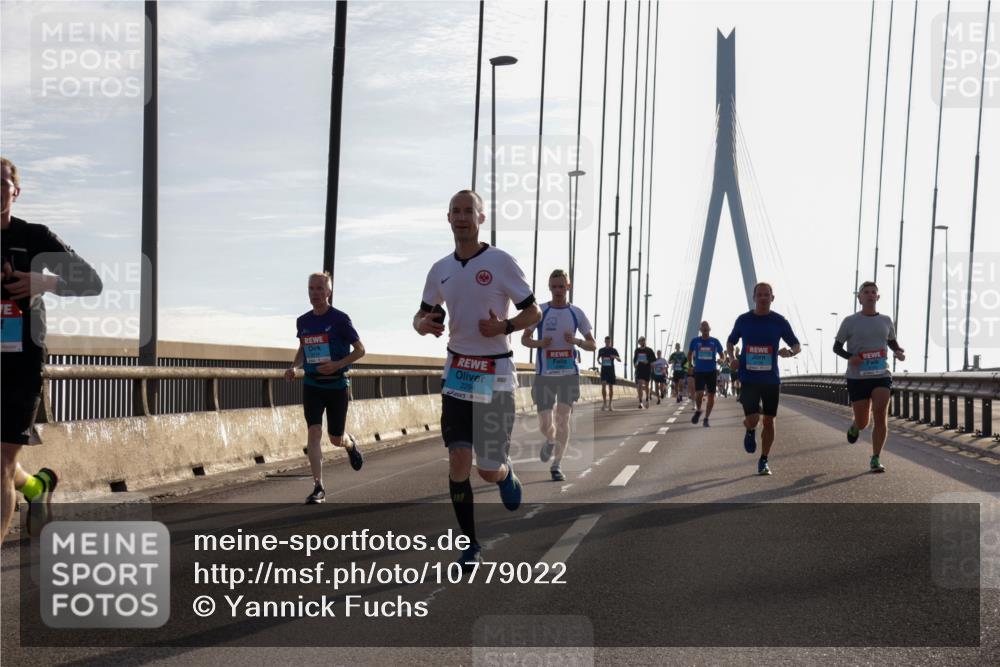 03.10.2026 - Köhlbrandbrückenlauf Yannick Fuchs http://msf.ph/oto/10779022 03.10.2026 09:24:03 Position 1 2294 meine-sportfotos.de