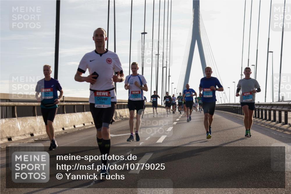 03.10.2026 - Köhlbrandbrückenlauf Yannick Fuchs http://msf.ph/oto/10779025 03.10.2026 09:24:03 Position 1 2294 meine-sportfotos.de