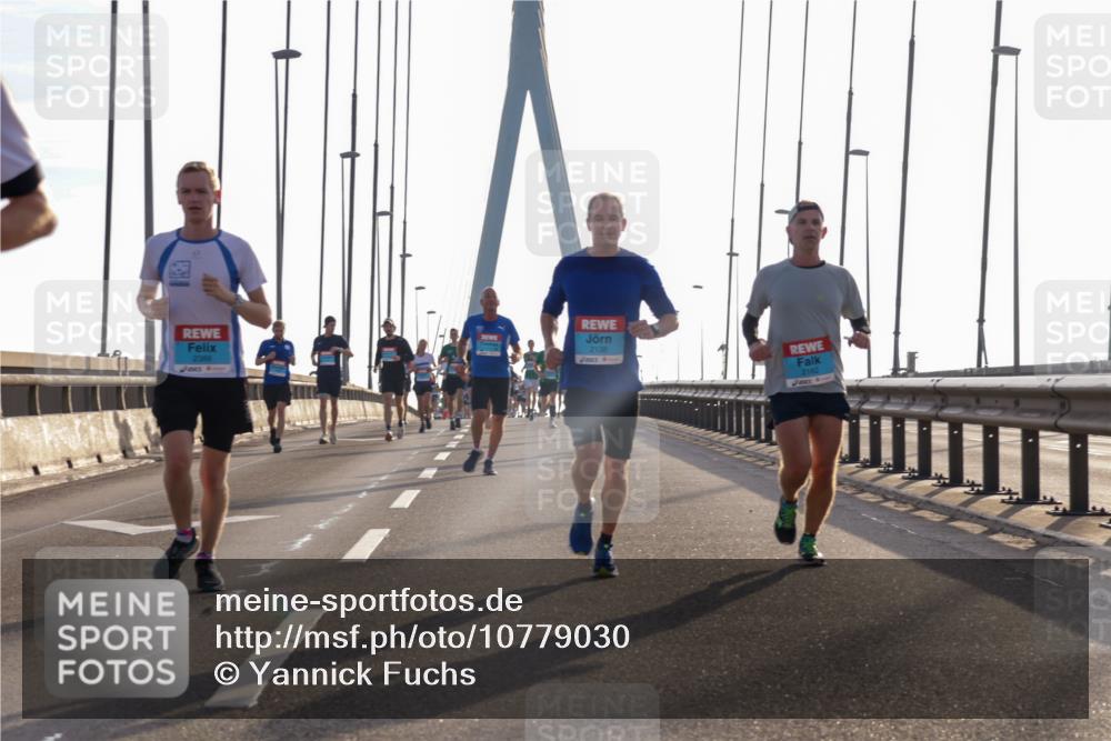 03.10.2026 - Köhlbrandbrückenlauf Yannick Fuchs http://msf.ph/oto/10779030 03.10.2026 09:24:04 Position 1 2138 meine-sportfotos.de