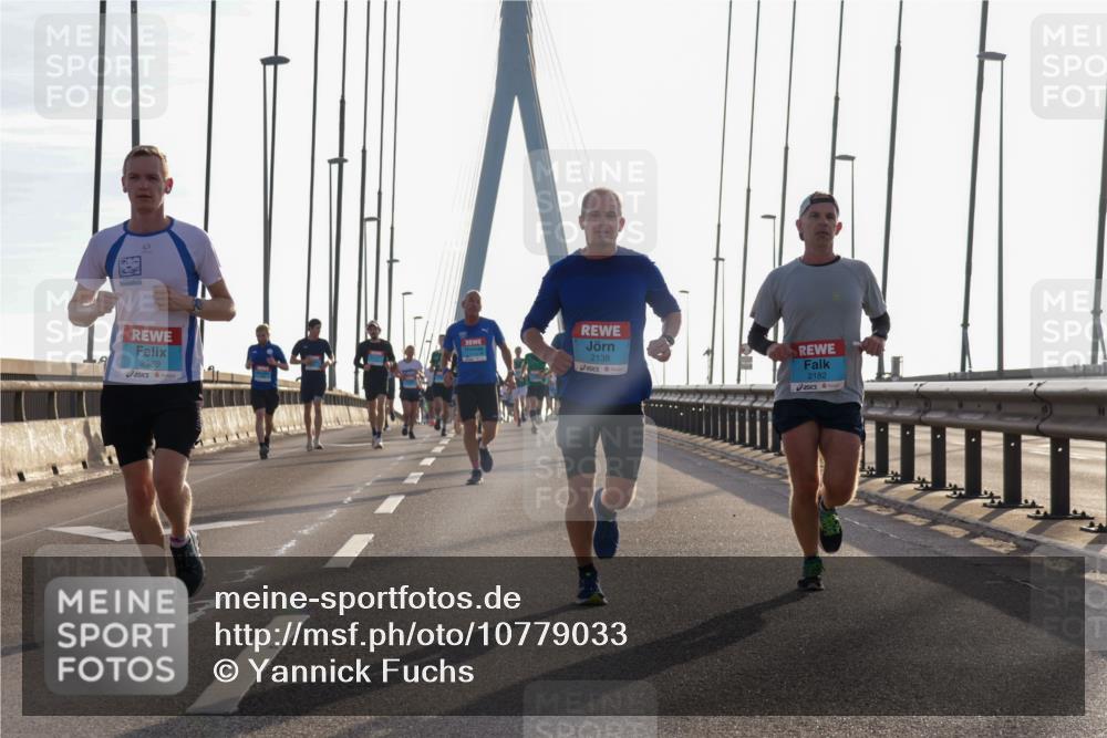 03.10.2026 - Köhlbrandbrückenlauf Yannick Fuchs http://msf.ph/oto/10779033 03.10.2026 09:24:04 Position 1 2389, 2138, 2182 meine-sportfotos.de
