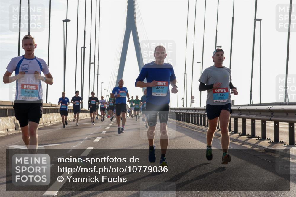 03.10.2026 - Köhlbrandbrückenlauf Yannick Fuchs http://msf.ph/oto/10779036 03.10.2026 09:24:04 Position 1 2389, 2138, 2182 meine-sportfotos.de