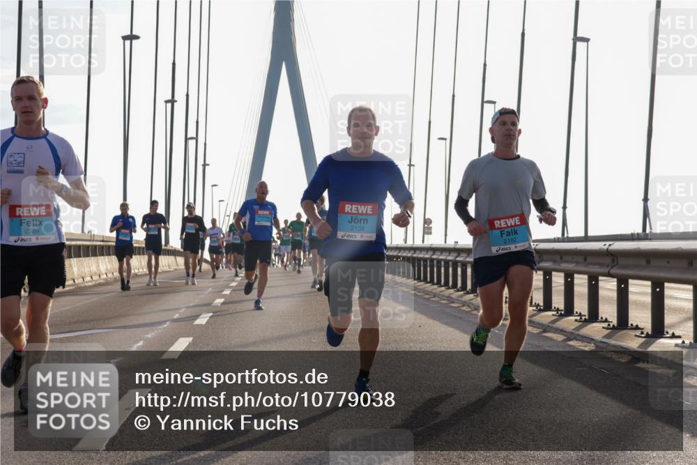 03.10.2026 - Köhlbrandbrückenlauf Yannick Fuchs http://msf.ph/oto/10779038 03.10.2026 09:24:04 Position 1 2389, 2138, 2182 meine-sportfotos.de