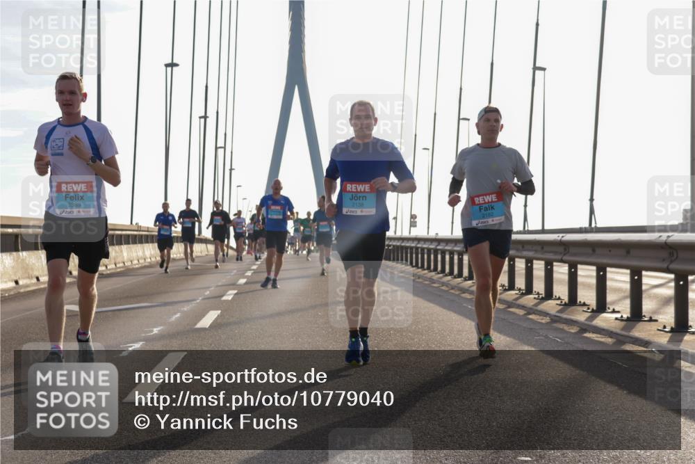 03.10.2026 - Köhlbrandbrückenlauf Yannick Fuchs http://msf.ph/oto/10779040 03.10.2026 09:24:04 Position 1 2389, 2138, 2182 meine-sportfotos.de