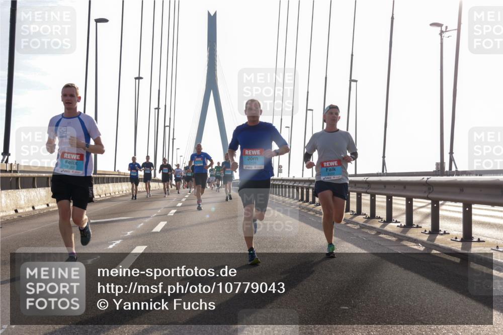03.10.2026 - Köhlbrandbrückenlauf Yannick Fuchs http://msf.ph/oto/10779043 03.10.2026 09:24:05 Position 1 2389, 2138, 2182 meine-sportfotos.de
