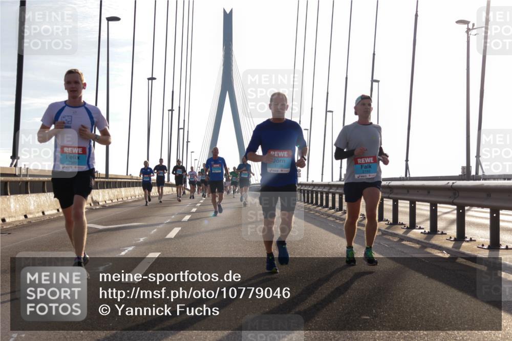 03.10.2026 - Köhlbrandbrückenlauf Yannick Fuchs http://msf.ph/oto/10779046 03.10.2026 09:24:05 Position 1 2389, 2138, 2182 meine-sportfotos.de