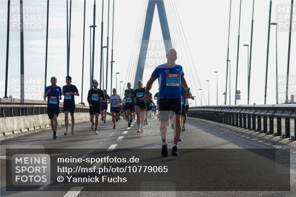 03.10.2026 - Köhlbrandbrückenlauf Yannick Fuchs http://msf.ph/oto/10779065 03.10.2026 09:24:06 Position 1 1713 meine-sportfotos.de