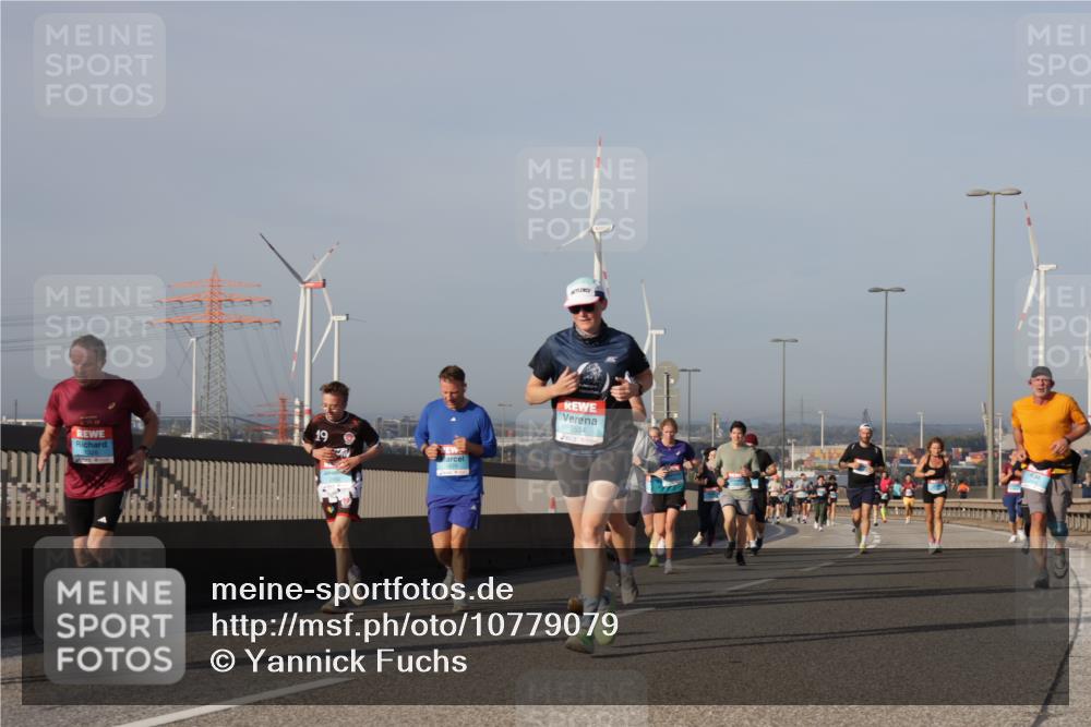 03.10.2026 - Köhlbrandbrückenlauf Yannick Fuchs http://msf.ph/oto/10779079 03.10.2026 09:46:17 Position 2 19, 2534 meine-sportfotos.de