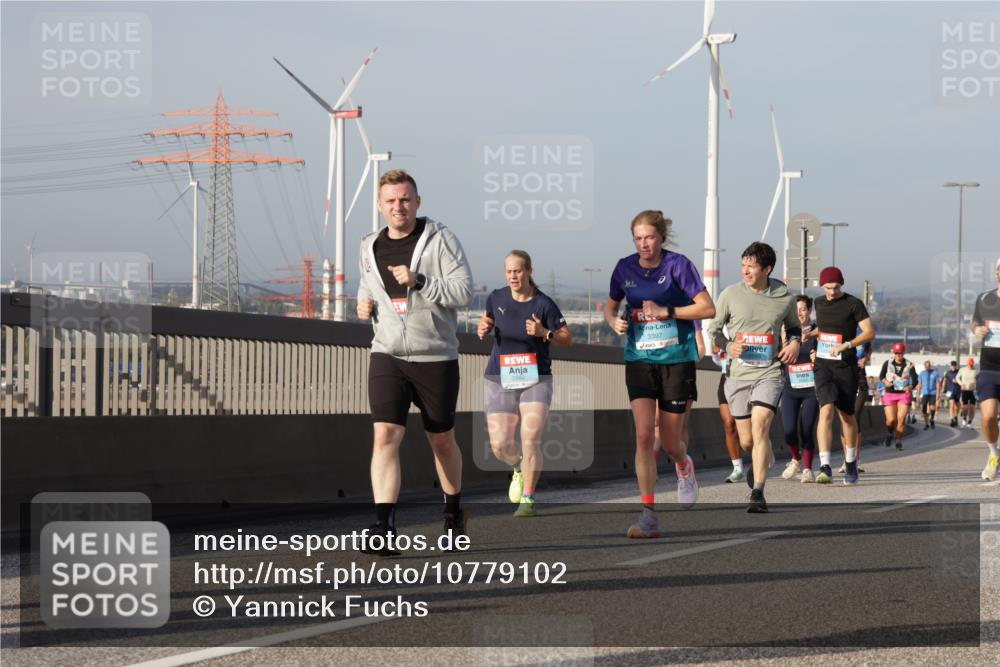 03.10.2026 - Köhlbrandbrückenlauf Yannick Fuchs http://msf.ph/oto/10779102 03.10.2026 09:46:20 Position 2 2882, 3397 meine-sportfotos.de