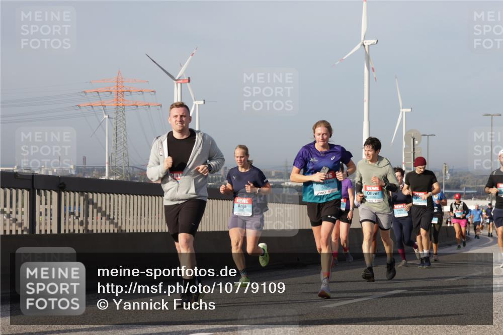 03.10.2026 - Köhlbrandbrückenlauf Yannick Fuchs http://msf.ph/oto/10779109 03.10.2026 09:46:21 Position 2 3397, 2593 meine-sportfotos.de
