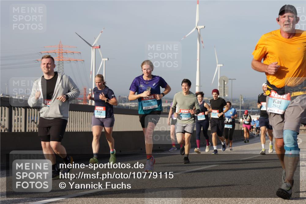 03.10.2026 - Köhlbrandbrückenlauf Yannick Fuchs http://msf.ph/oto/10779115 03.10.2026 09:46:21 Position 2 3397, 2342, 2593 meine-sportfotos.de