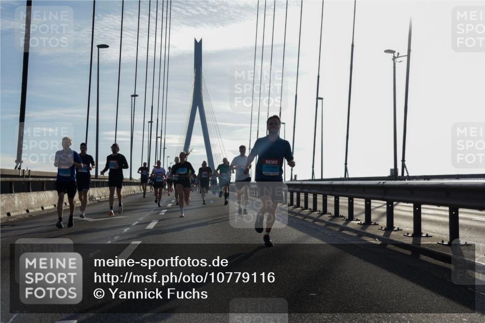 03.10.2026 - Köhlbrandbrückenlauf Yannick Fuchs http://msf.ph/oto/10779116 03.10.2026 09:24:10 Position 1  meine-sportfotos.de