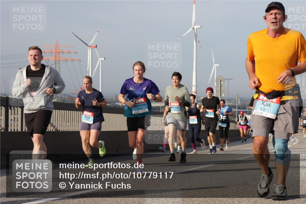 03.10.2026 - Köhlbrandbrückenlauf Yannick Fuchs http://msf.ph/oto/10779117 03.10.2026 09:46:21 Position 2 3397, 2593, 2342 meine-sportfotos.de