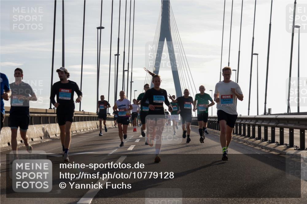 03.10.2026 - Köhlbrandbrückenlauf Yannick Fuchs http://msf.ph/oto/10779128 03.10.2026 09:24:11 Position 1 2145, 2319, 1101 meine-sportfotos.de