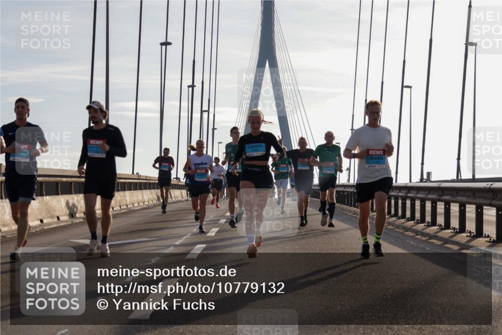 03.10.2026 - Köhlbrandbrückenlauf Yannick Fuchs http://msf.ph/oto/10779132 03.10.2026 09:24:12 Position 1 145, 2319, 1424, 1101 meine-sportfotos.de