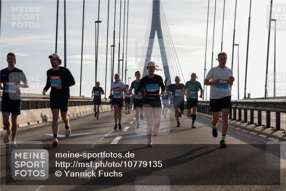 03.10.2026 - Köhlbrandbrückenlauf Yannick Fuchs http://msf.ph/oto/10779135 03.10.2026 09:24:12 Position 1 2145, 2319, 1101 meine-sportfotos.de
