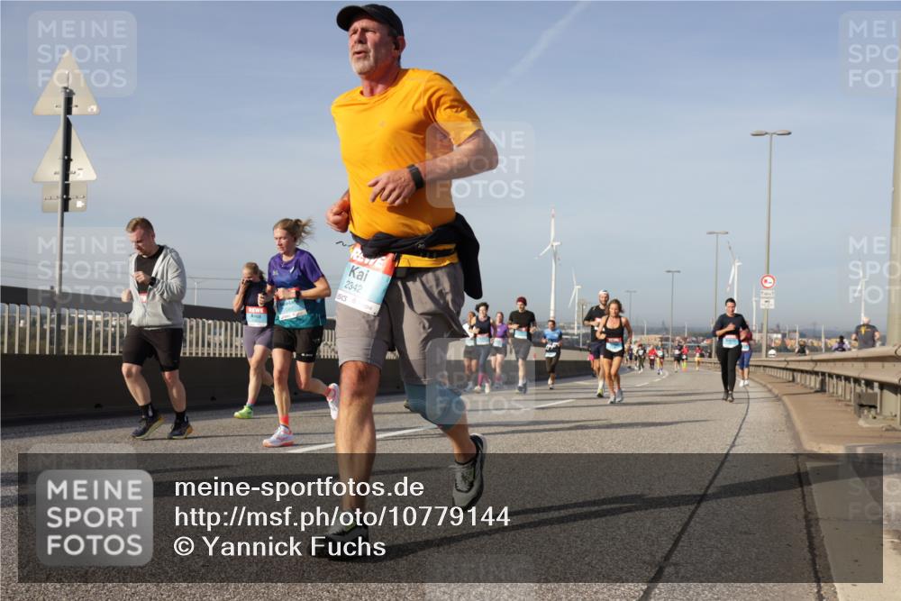 03.10.2026 - Köhlbrandbrückenlauf Yannick Fuchs http://msf.ph/oto/10779144 03.10.2026 09:46:23 Position 2 2342 meine-sportfotos.de
