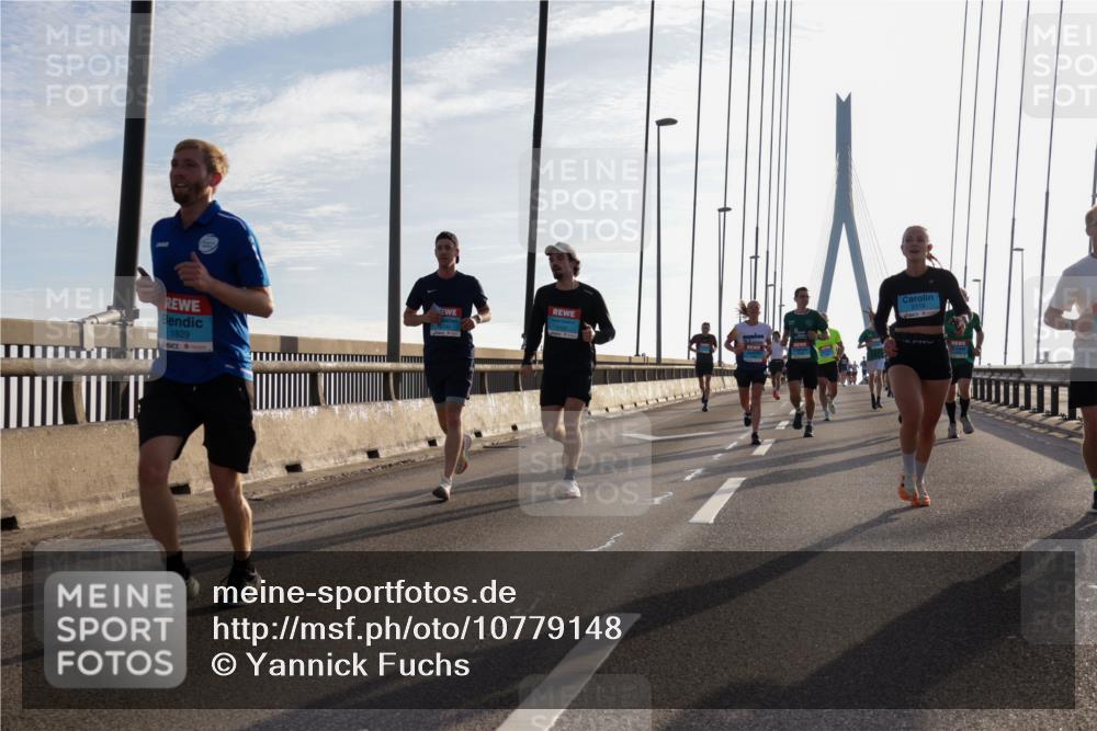 03.10.2026 - Köhlbrandbrückenlauf Yannick Fuchs http://msf.ph/oto/10779148 03.10.2026 09:24:13 Position 1 1829 meine-sportfotos.de
