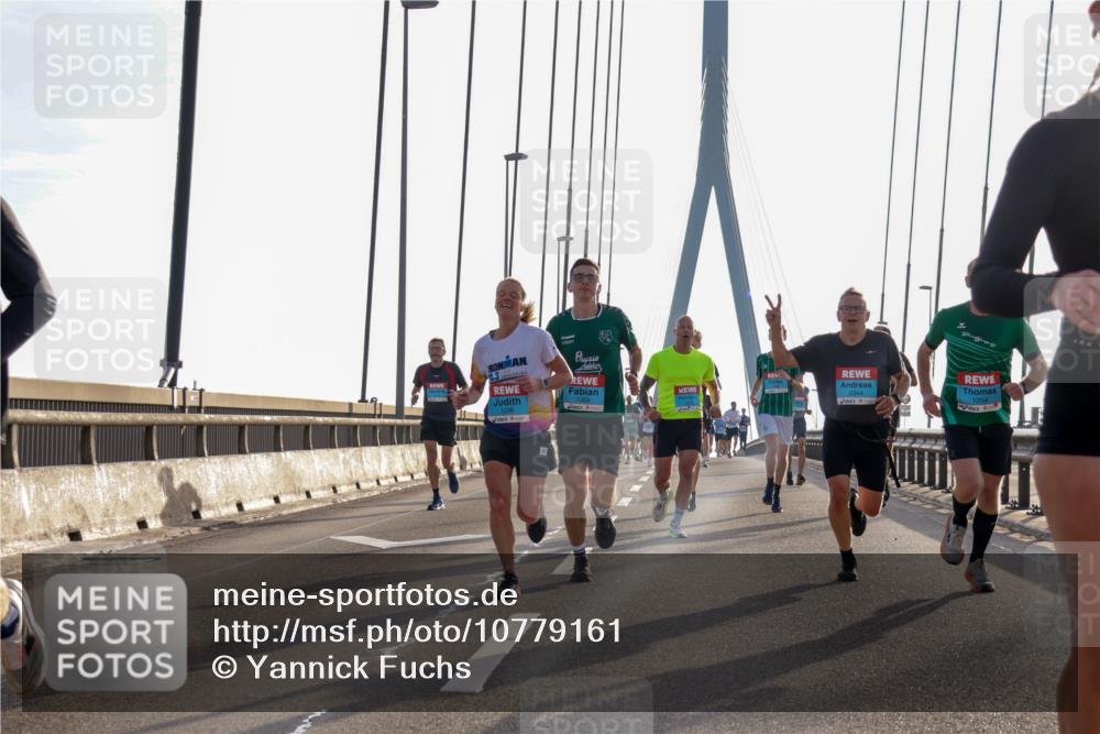 03.10.2026 - Köhlbrandbrückenlauf Yannick Fuchs http://msf.ph/oto/10779161 03.10.2026 09:24:14 Position 1 3, 1359, 1054 meine-sportfotos.de