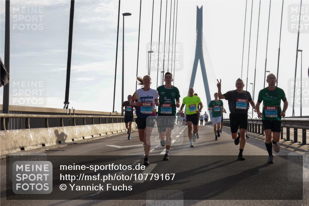 03.10.2026 - Köhlbrandbrückenlauf Yannick Fuchs http://msf.ph/oto/10779167 03.10.2026 09:24:15 Position 1 10, 3, 1298, 2344, 1054 meine-sportfotos.de