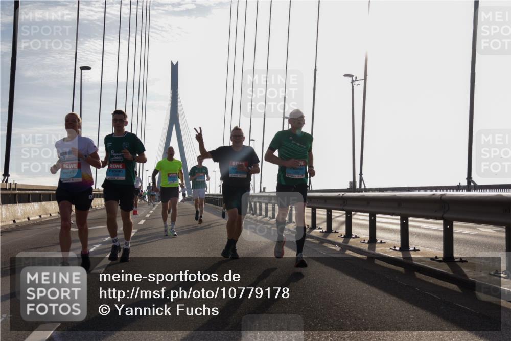 03.10.2026 - Köhlbrandbrückenlauf Yannick Fuchs http://msf.ph/oto/10779178 03.10.2026 09:24:15 Position 1 1, 3, 1298 meine-sportfotos.de