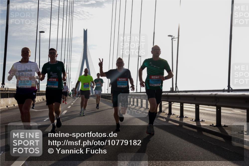 03.10.2026 - Köhlbrandbrückenlauf Yannick Fuchs http://msf.ph/oto/10779182 03.10.2026 09:24:16 Position 1 10, 3, 1298, 2344, 1054 meine-sportfotos.de