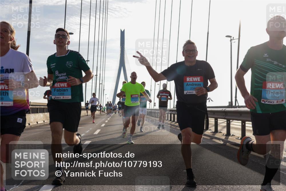 03.10.2026 - Köhlbrandbrückenlauf Yannick Fuchs http://msf.ph/oto/10779193 03.10.2026 09:24:16 Position 1 98, 1359, 234, 1054 meine-sportfotos.de