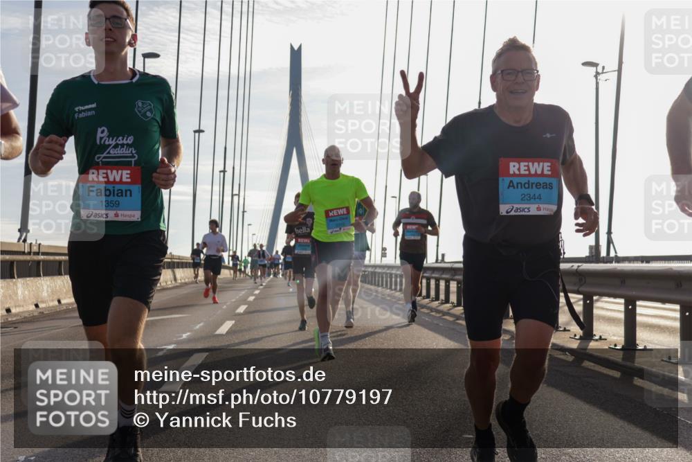 03.10.2026 - Köhlbrandbrückenlauf Yannick Fuchs http://msf.ph/oto/10779197 03.10.2026 09:24:17 Position 1 1359, 2344 meine-sportfotos.de