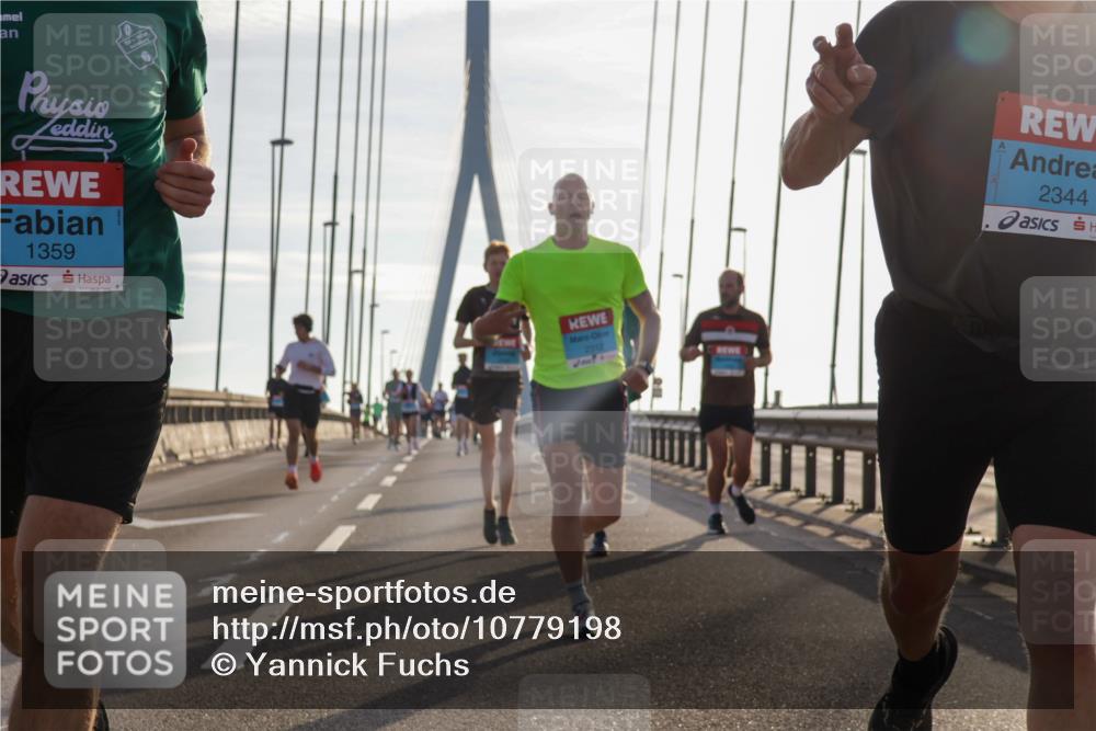 03.10.2026 - Köhlbrandbrückenlauf Yannick Fuchs http://msf.ph/oto/10779198 03.10.2026 09:24:17 Position 1 1359, 1821, 2312, 2344 meine-sportfotos.de