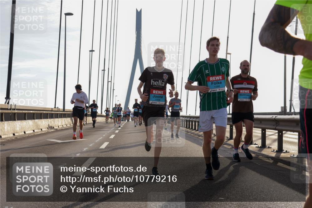 03.10.2026 - Köhlbrandbrückenlauf Yannick Fuchs http://msf.ph/oto/10779216 03.10.2026 09:24:18 Position 1 1936, 1588, 1532 meine-sportfotos.de