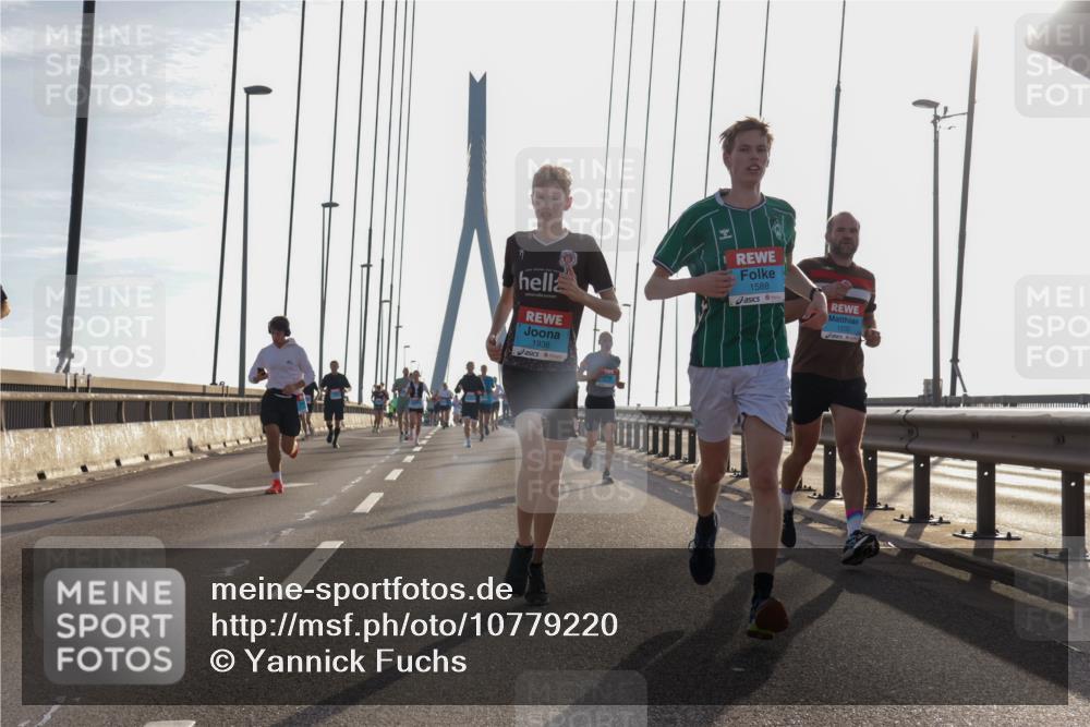 03.10.2026 - Köhlbrandbrückenlauf Yannick Fuchs http://msf.ph/oto/10779220 03.10.2026 09:24:19 Position 1 1936, 1588, 1532 meine-sportfotos.de