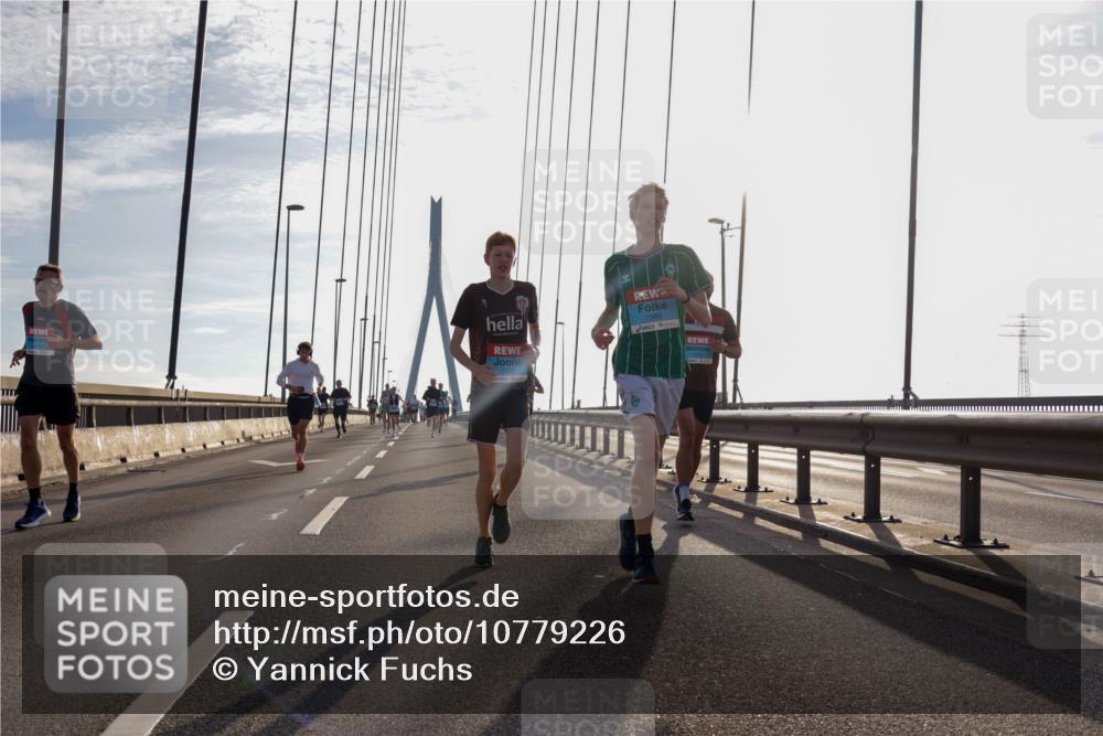 03.10.2026 - Köhlbrandbrückenlauf Yannick Fuchs http://msf.ph/oto/10779226 03.10.2026 09:24:19 Position 1 1588 meine-sportfotos.de