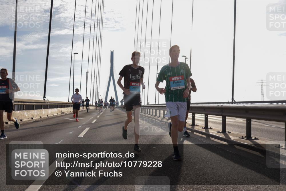03.10.2026 - Köhlbrandbrückenlauf Yannick Fuchs http://msf.ph/oto/10779228 03.10.2026 09:24:19 Position 1 1588 meine-sportfotos.de