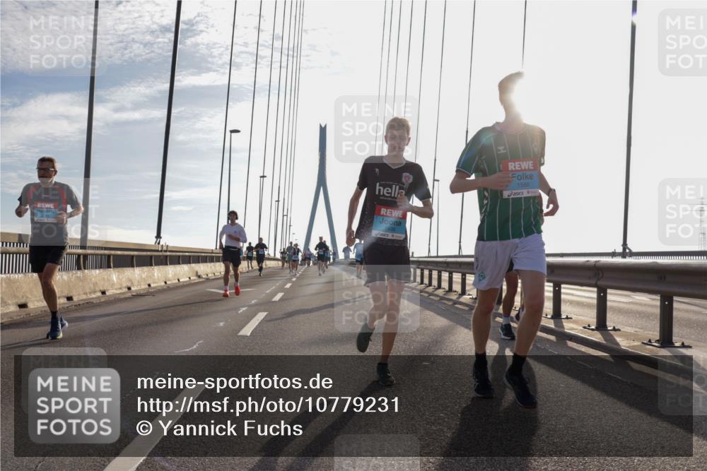 03.10.2026 - Köhlbrandbrückenlauf Yannick Fuchs http://msf.ph/oto/10779231 03.10.2026 09:24:19 Position 1 1588, 1936 meine-sportfotos.de