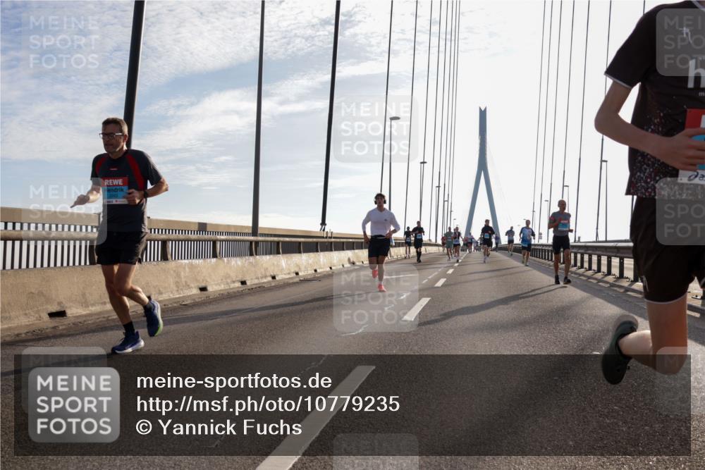03.10.2026 - Köhlbrandbrückenlauf Yannick Fuchs http://msf.ph/oto/10779235 03.10.2026 09:24:20 Position 1 2243 meine-sportfotos.de