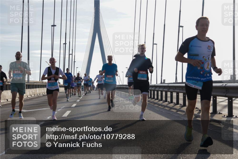 03.10.2026 - Köhlbrandbrückenlauf Yannick Fuchs http://msf.ph/oto/10779288 03.10.2026 09:24:25 Position 1 2058 meine-sportfotos.de